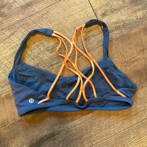 Luluelmon Size 8 - no padding - good condition.